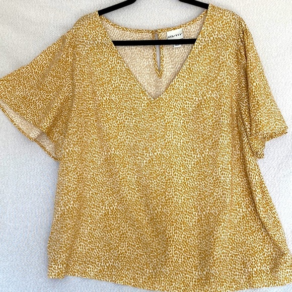 AVA & VIV tan ochre tiny dot animal print v-neck blouse Size 1X - Picture 1 of 9